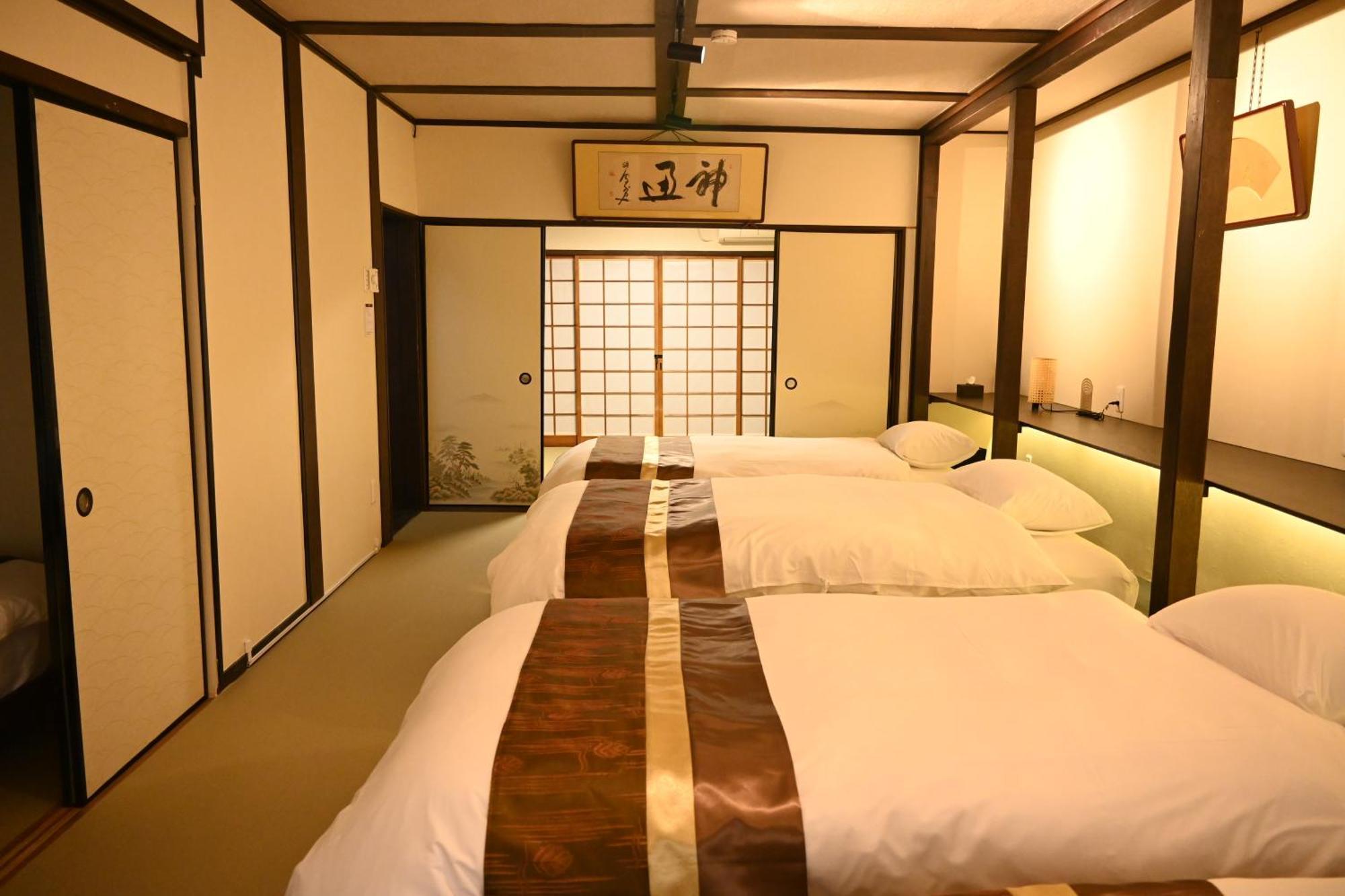 Kyoto Central Base Luaran gambar